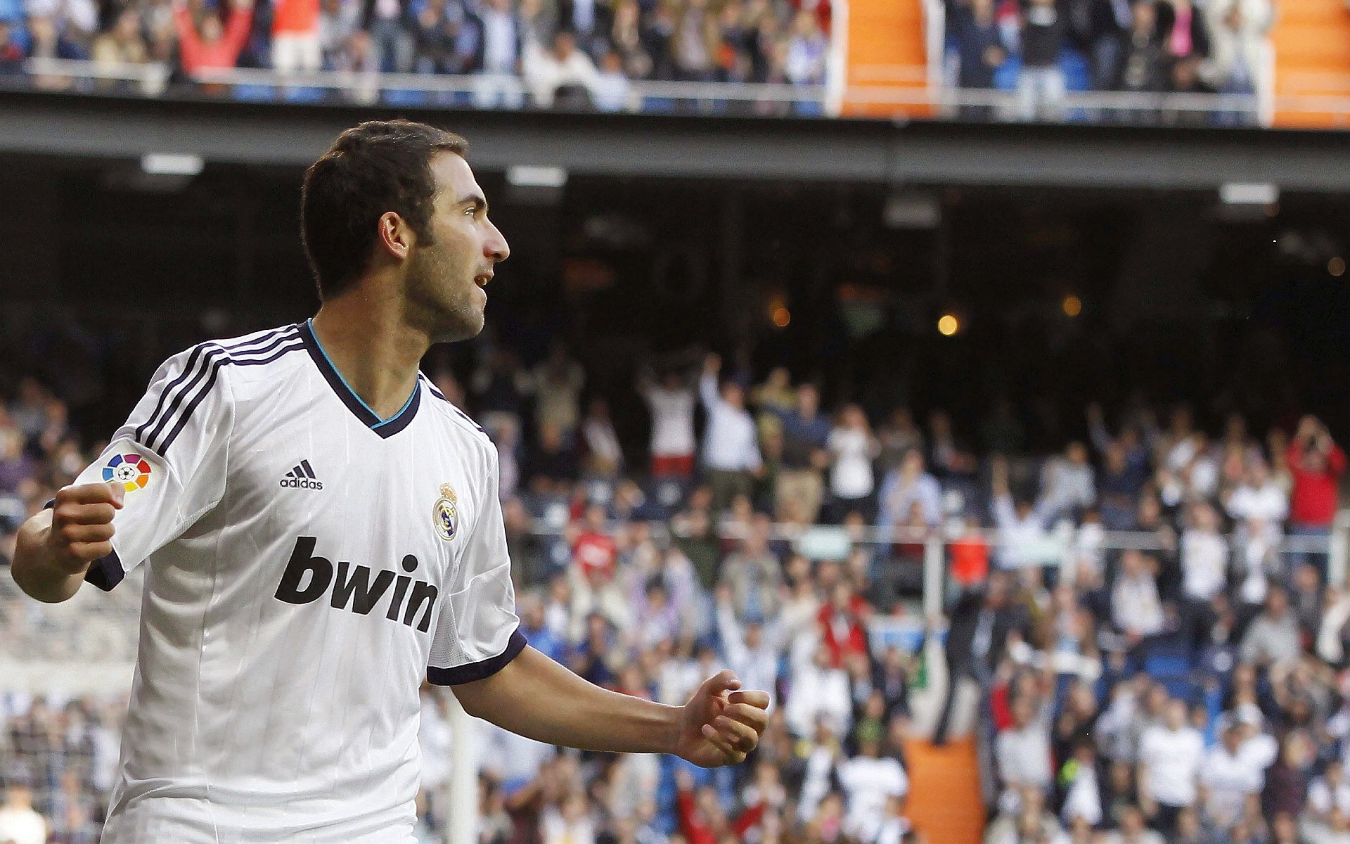 “伊万·戈梅斯的进攻突破与全场调度，成就美洲狮队的战术优势”